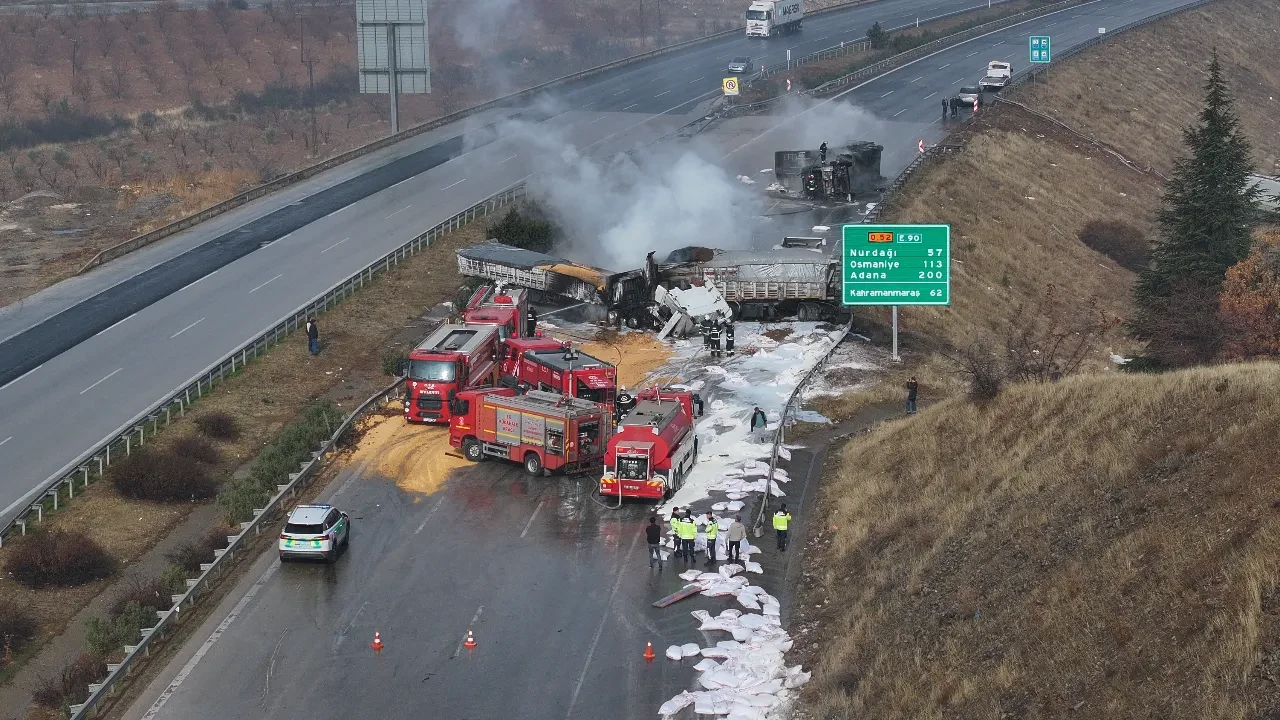 Gaziantep'te feci kaza! 3 tır birbirine girdi: Çok sayıda ekip sevk edildi