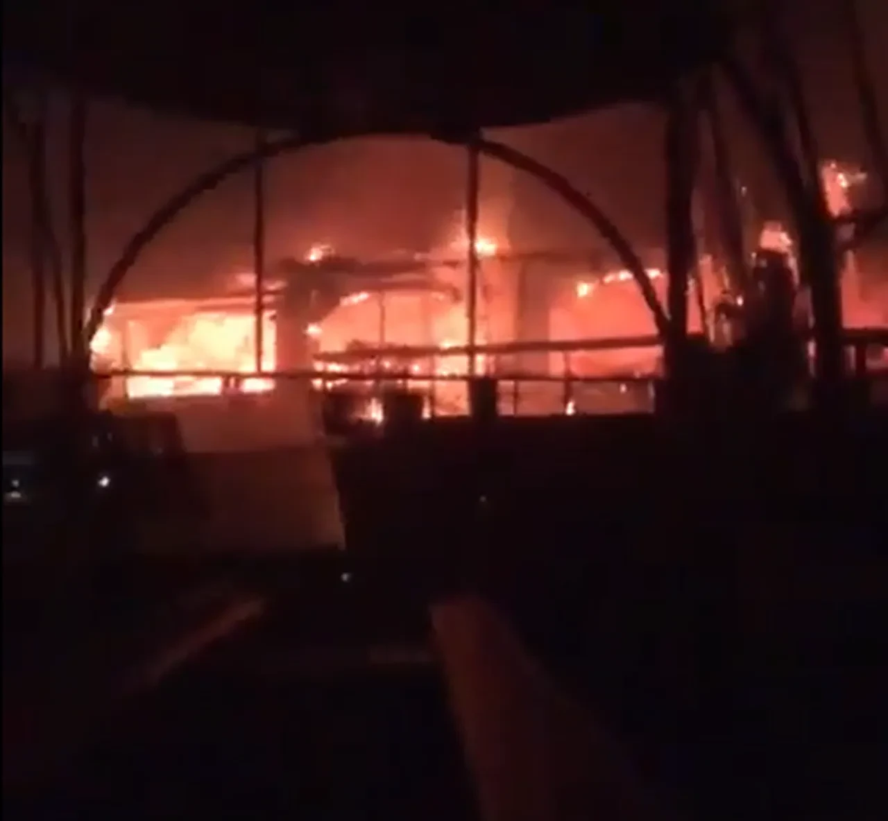 Hindistan'da gece kulübünde yangın: Onlarca kişi can verdi