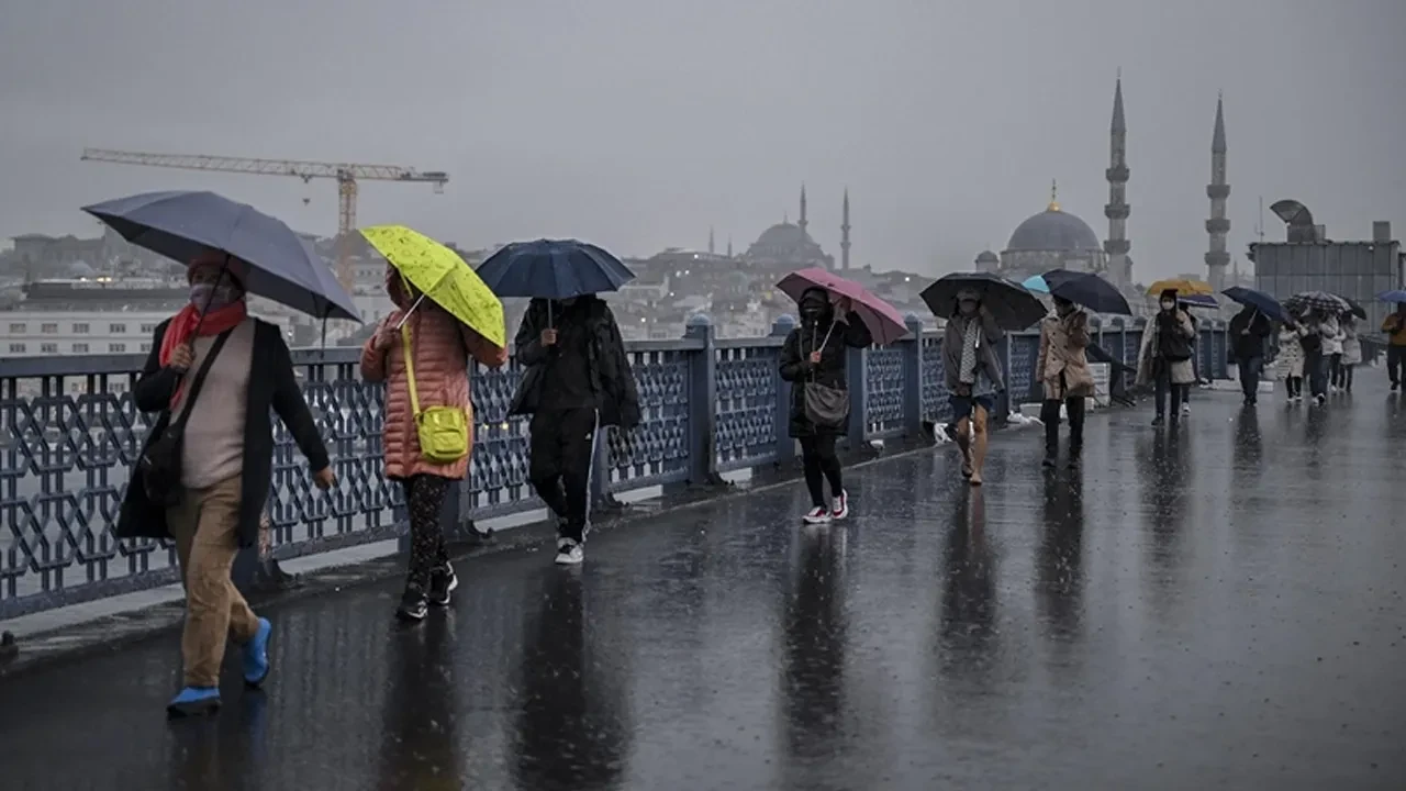İstanbul sağanağa teslim olacak! Meteoroloji'nin ardından bir uyarı da AKOM'dan