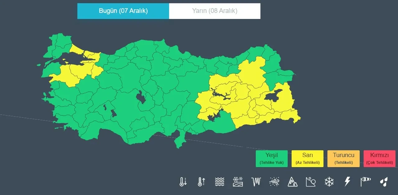 İstanbul sağanağa teslim olacak! Meteoroloji'nin ardından bir uyarı da AKOM'dan