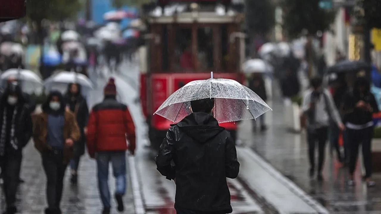 İstanbul sağanağa teslim olacak! Meteoroloji'nin ardından bir uyarı da AKOM'dan