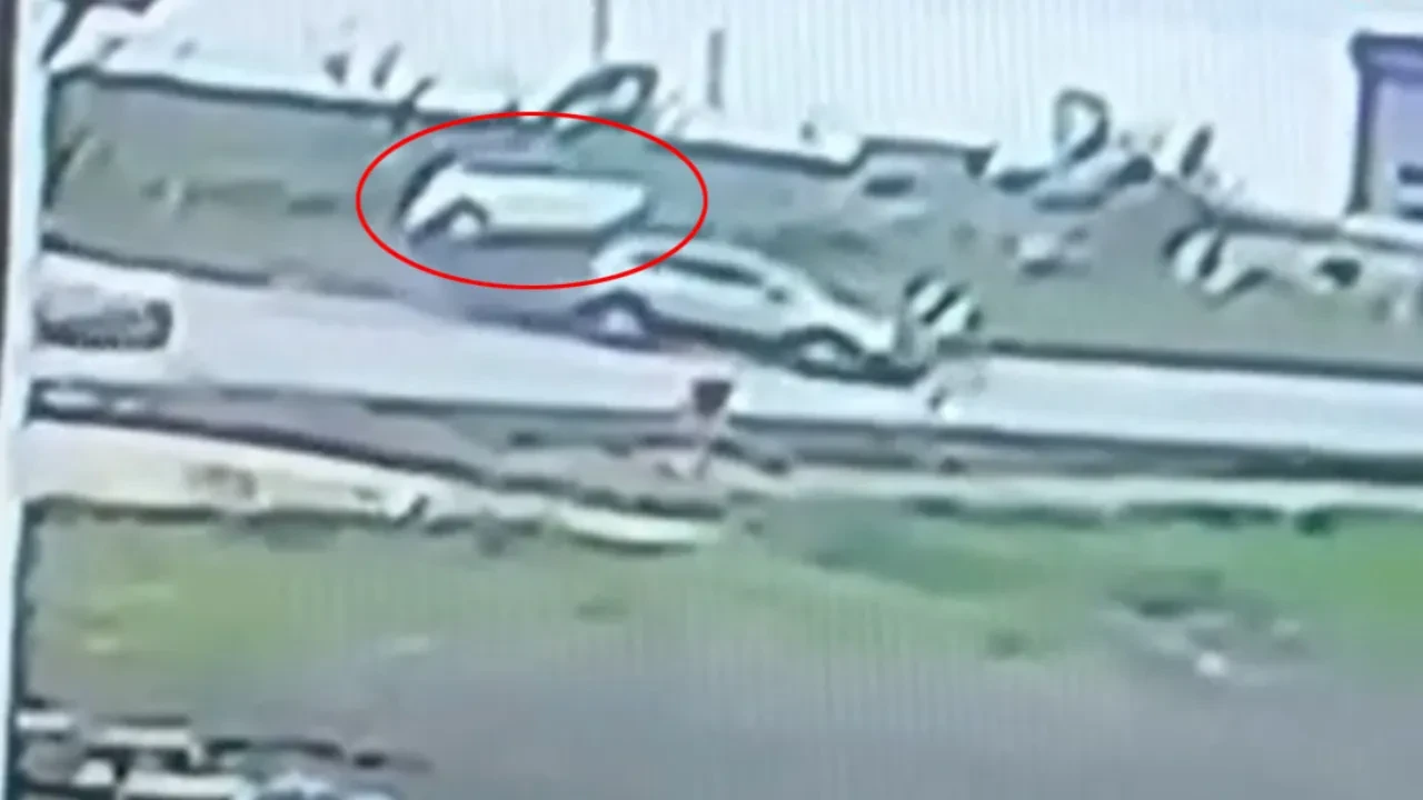 Korku dolu anlar kamerada! Defalarca takla attı 