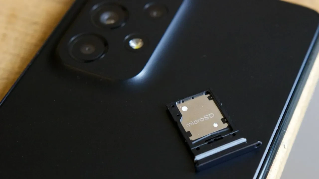 Kriz büyüyor: Hafıza kartlı telefonlar geri dönüyor