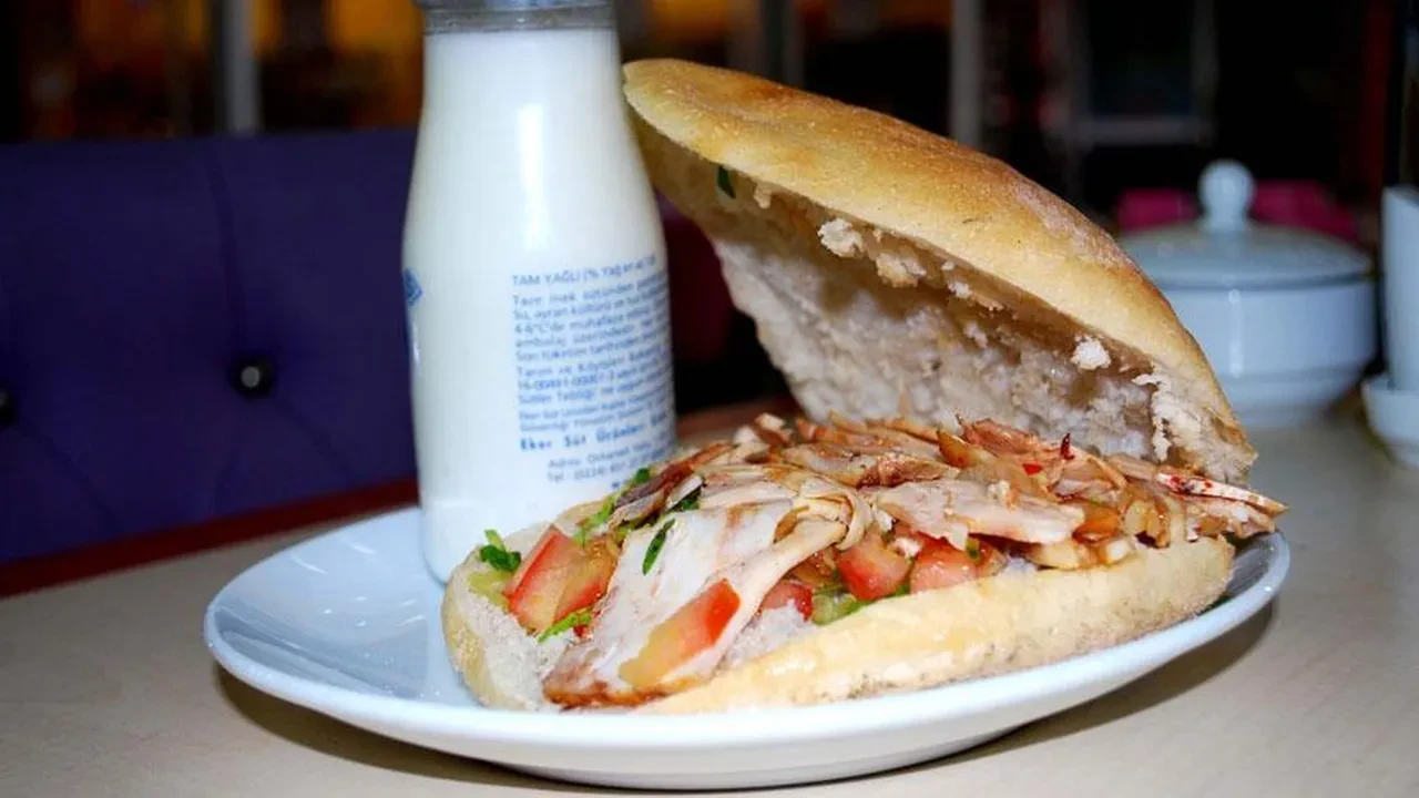 Niğde'de yine tavuk döner skandalı! 7 ilkokul öğrencisi tavuk döner sonrası zehirlendi