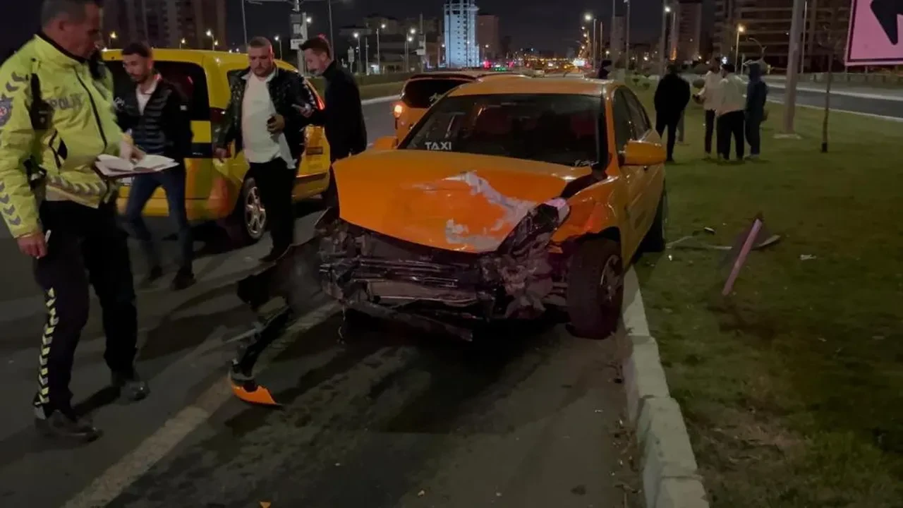 Polislerin alkollü sürücüyle imtihanı! Gazeteciyi bahane edip ekipleri çileden çıkardı