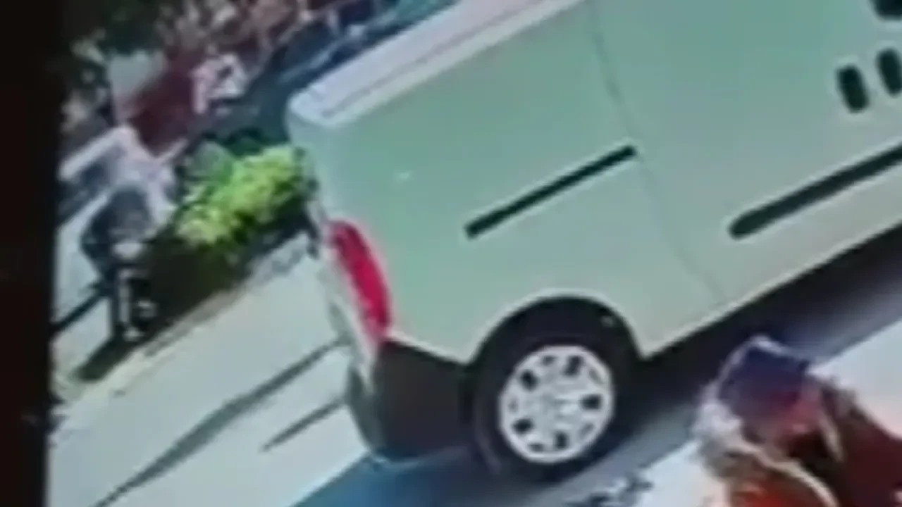 Adliye önünde dehşet! Boşanma aşamasındaki karısını bıçakladı