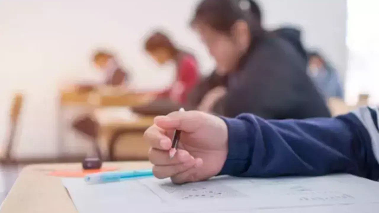 AÖF sınavlarında kaç puan alan sınıfı geçiyor? Açık Öğretim Fakültesi sınavları