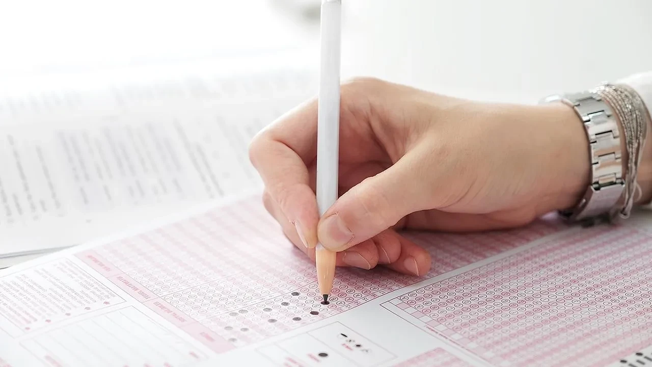 AÖF sınavlarında kaç puan alan sınıfı geçiyor? Açık Öğretim Fakültesi sınavları