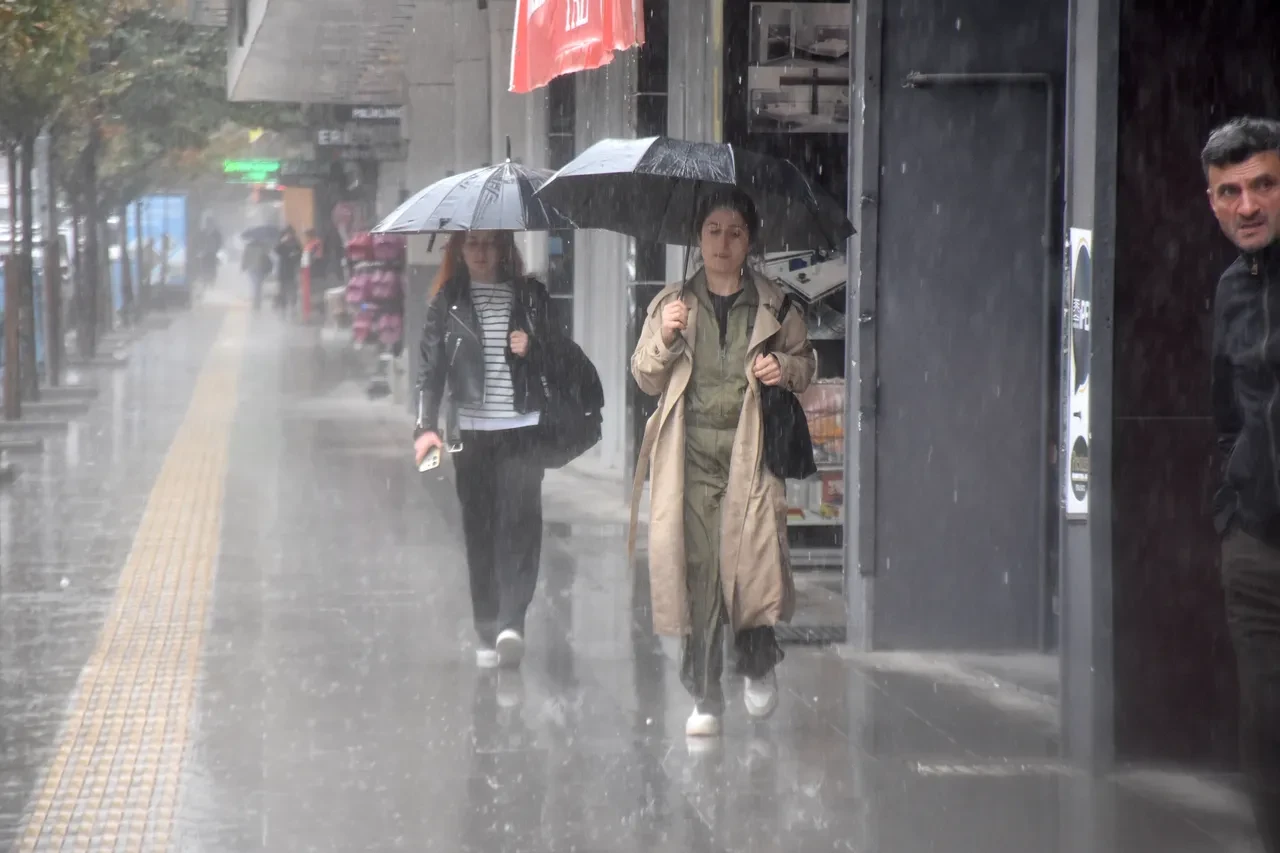Dondurucu kış geliyor! Meteoroloji 8 ili uyardı: Yoğun kar yağacak