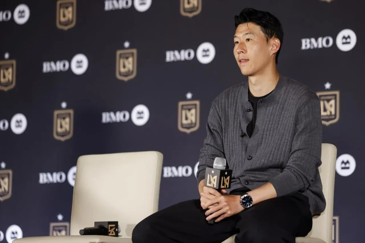 Futbol yıldızına şantaj yapan kadın ve partnerinin cezası kesildi