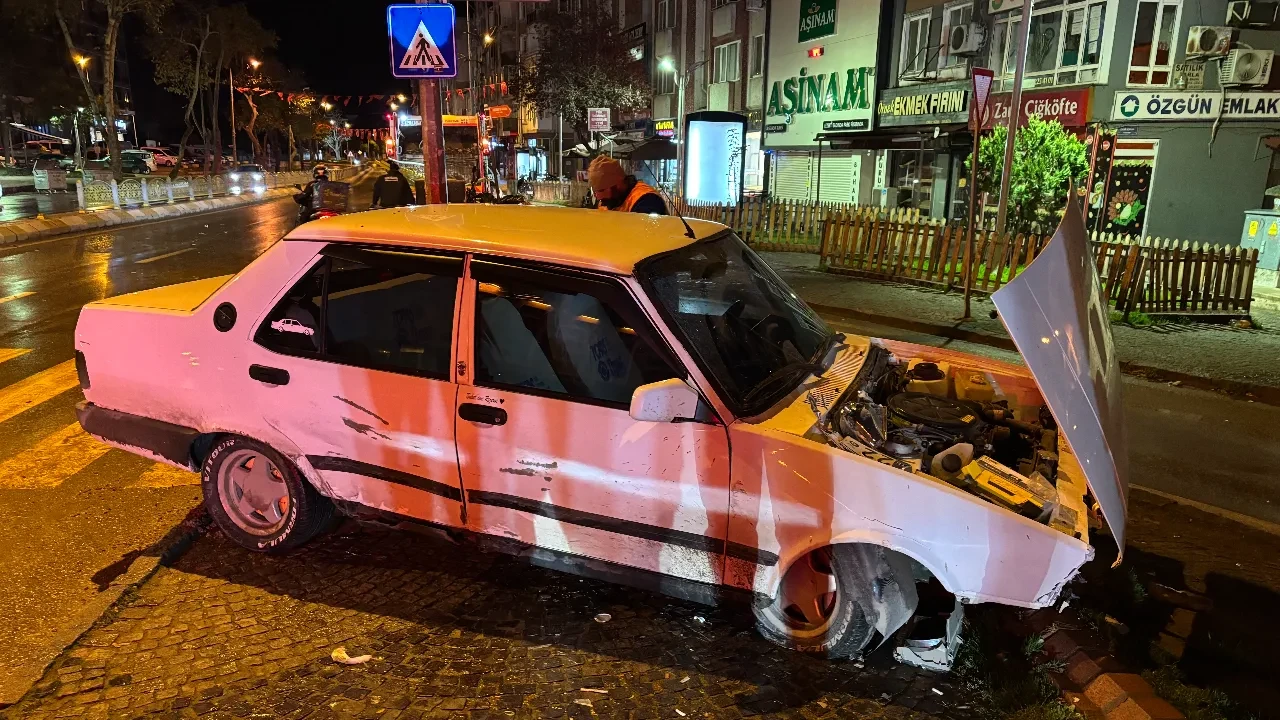 Alkollü ve ehliyetsiz sürücü arabayı adeta uçurdu! Feci kaza anbean kamerada