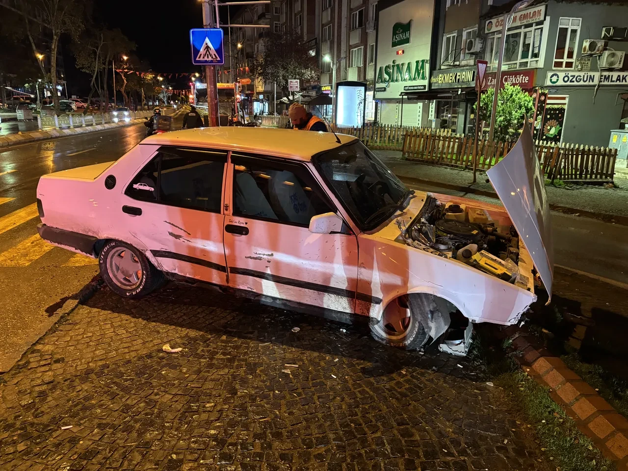 Alkollü ve ehliyetsiz sürücü arabayı adeta uçurdu! Feci kaza anbean kamerada