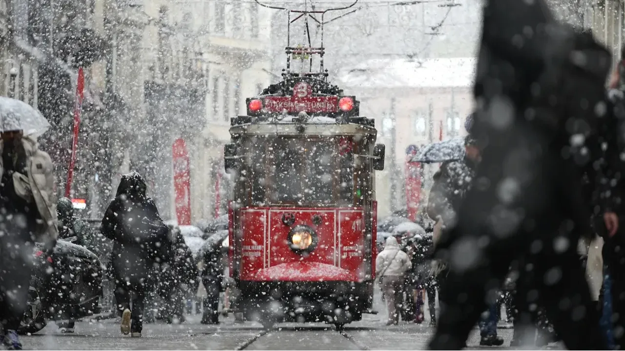 İstanbul'a kar ne zaman yağacak? Uzman isim kar yağışının başlayacağı tarihi duyurdu