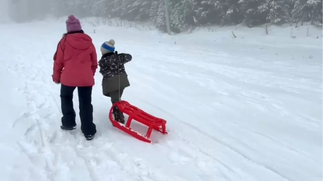  Karın tadını yine çocuklar çıkardı! Eğlenceli anlar kamerada