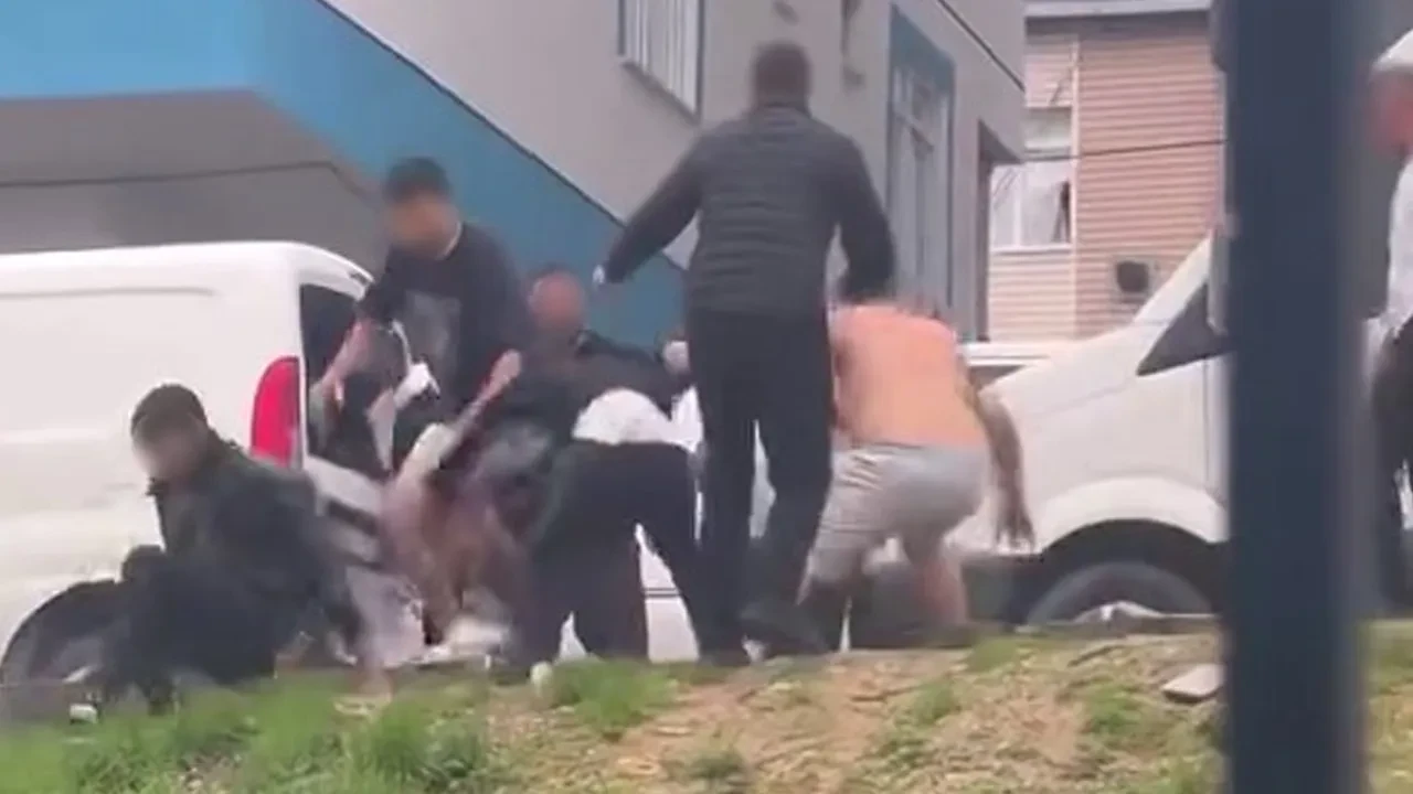 Mal paylaşımı kardeşleri birbirine düşürdü! Sopa, kemer ve bıçaklar havada uçuştu