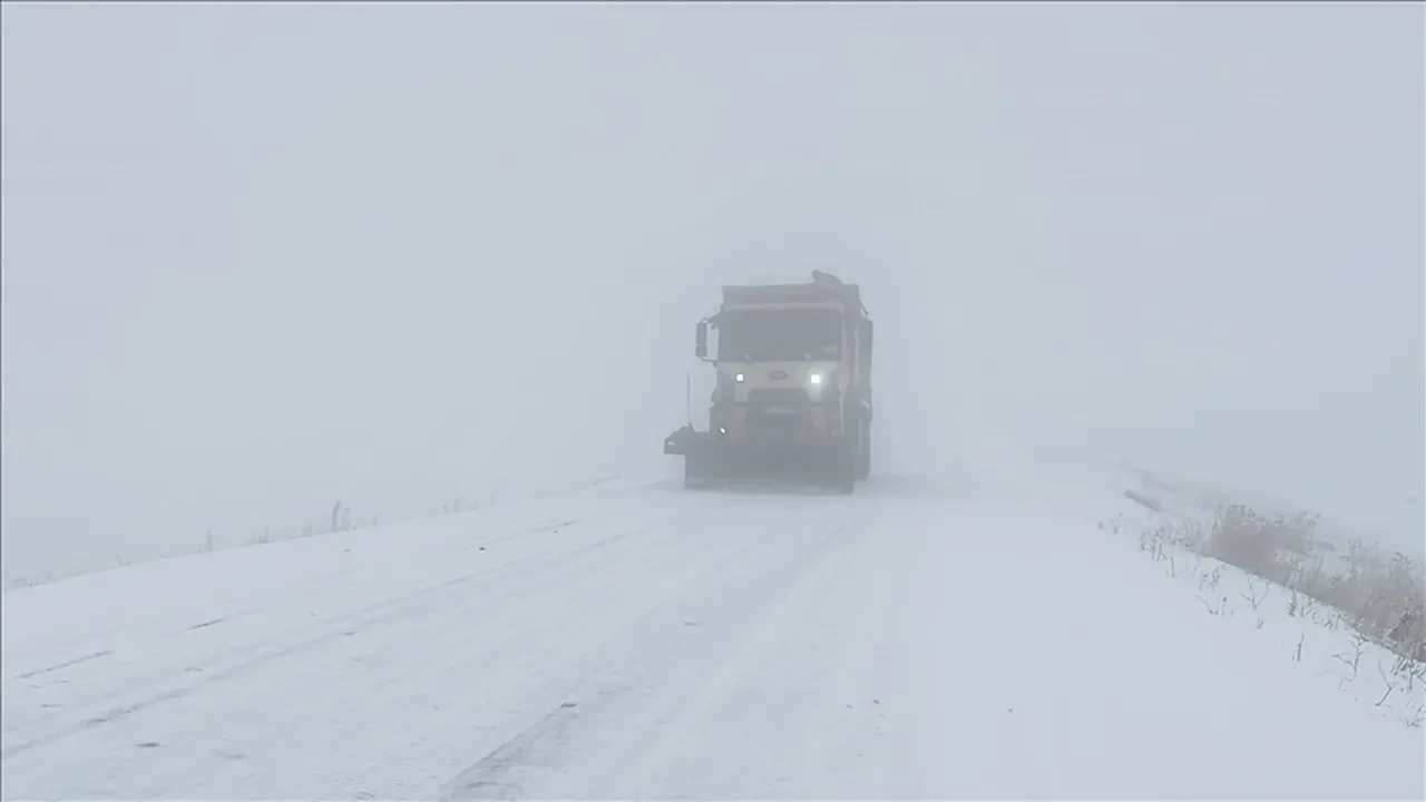 Okullar tatil mi son dakika? Kar yağışı sonrası gözler kar tatili açıklamasında