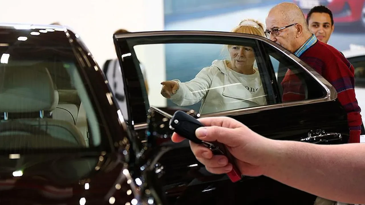 Otomobil fiyatlarında şok yıl sonu kampanyaları! Sürpriz indirimlerle tüm stoklar eriyecek: Sakın geç kalmayın 