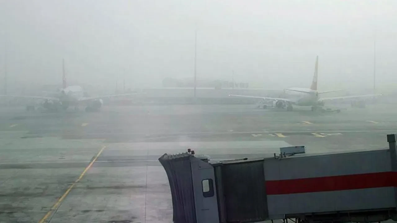 Uçak seferlerine sis engeli! Kentte göz gözü görmedi