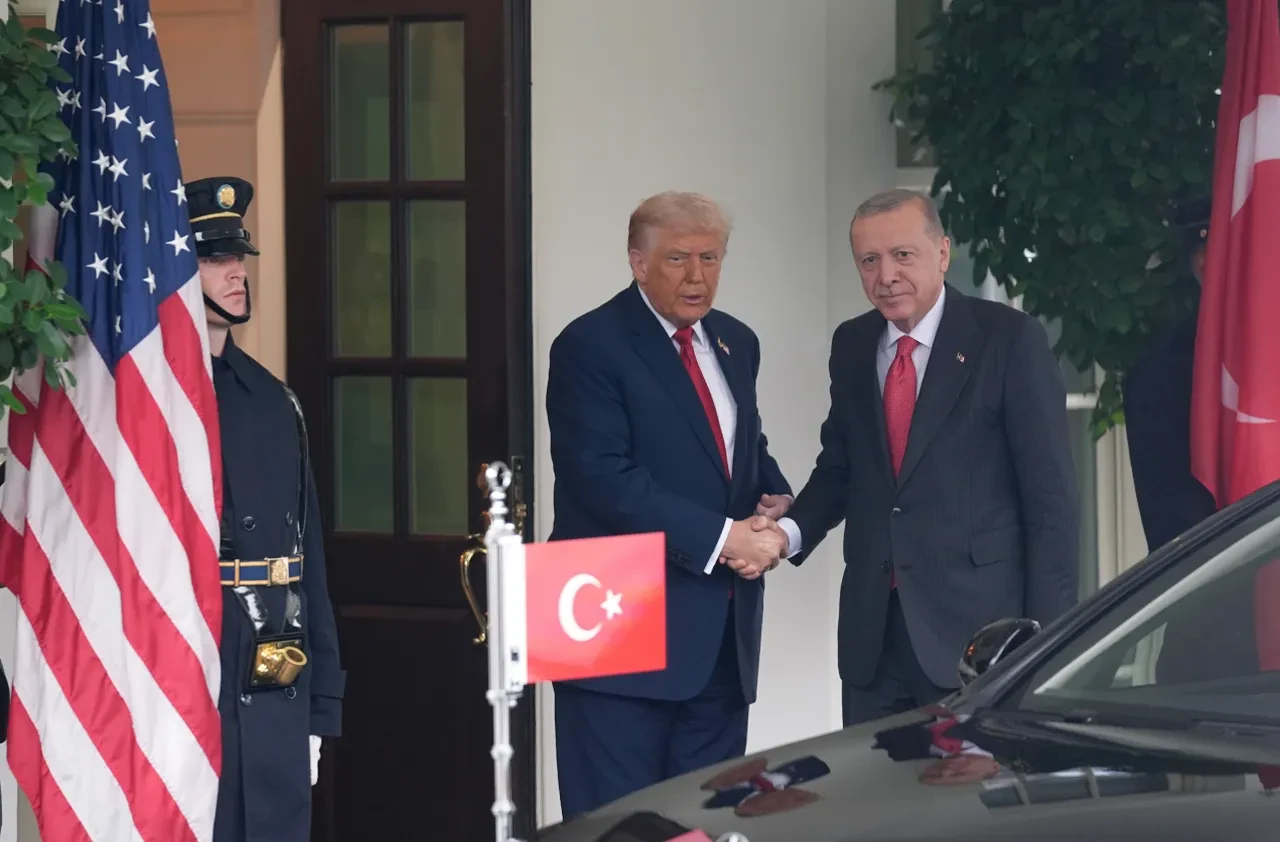 ABD Başkanı Trump'tan Cumhurbaşkanı Erdoğan'a övgü! 'Çok güçlü bir ordu ve ülke inşa etti'