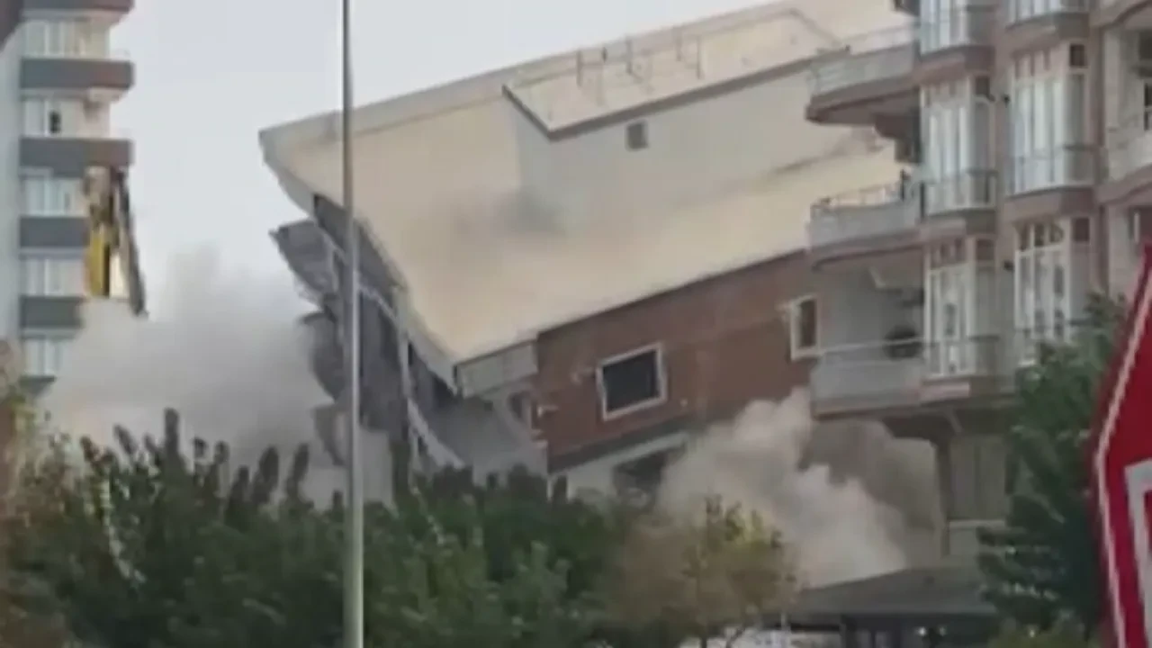 Ağır hasarlı bina korna sesiyle yerle bir oldu! İşte o anlar...