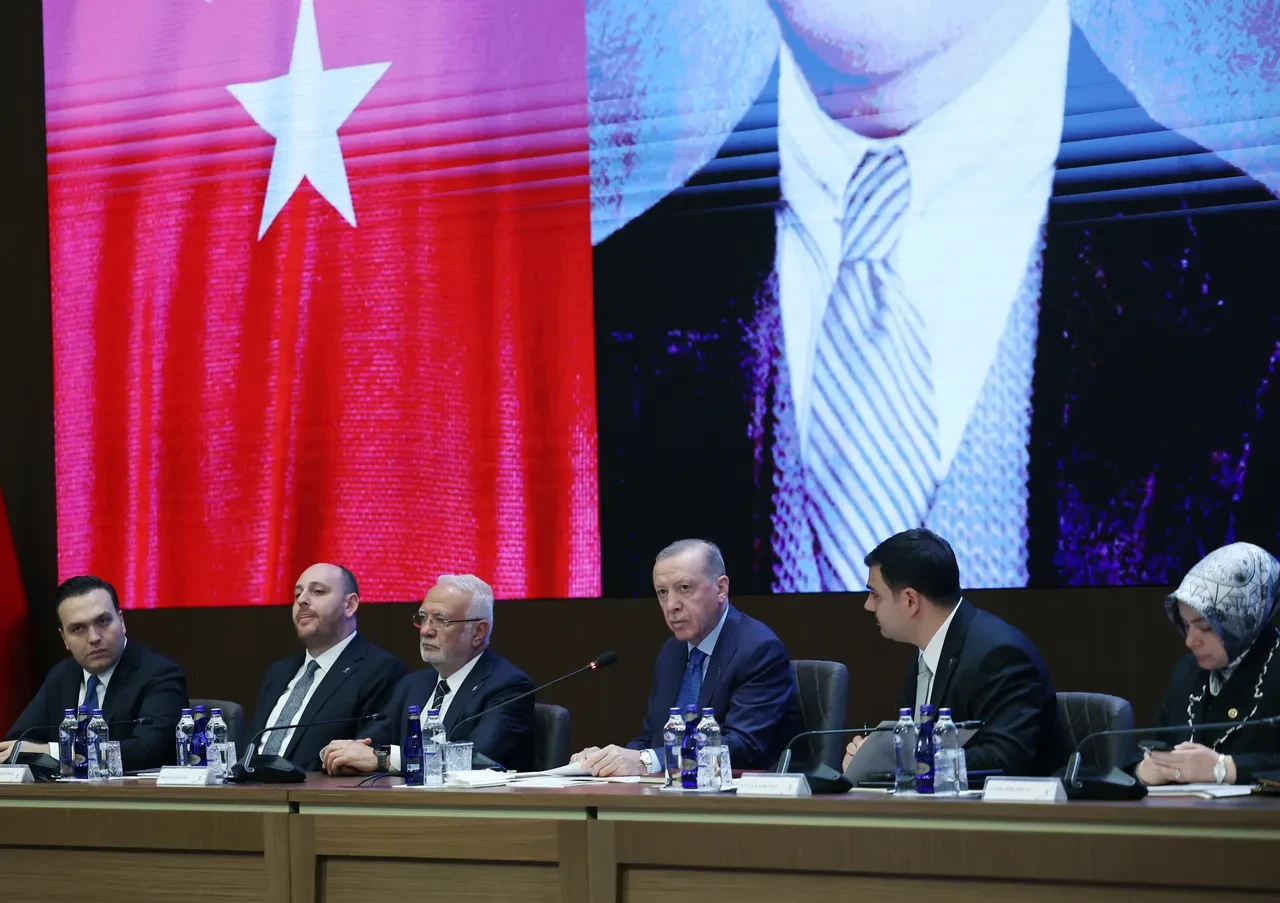 AK Parti'de kritik gün! Yılın son MYK'sı toplanıyor: Asgari ücret masada