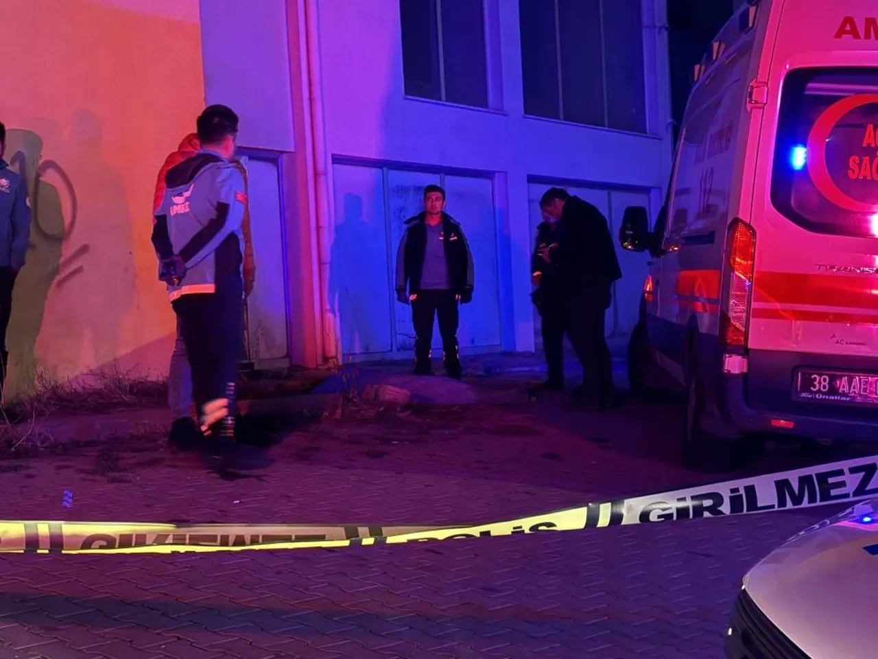 Babanın feryadı yürekleri dağladı! 14 yaşındaki kız 11'inci kattan düştü