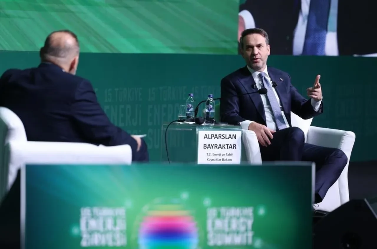 Bakan Bayraktar açıkladı! 1,5 milyon hanenin elektrik ihtiyacı projelerden karşılanacak