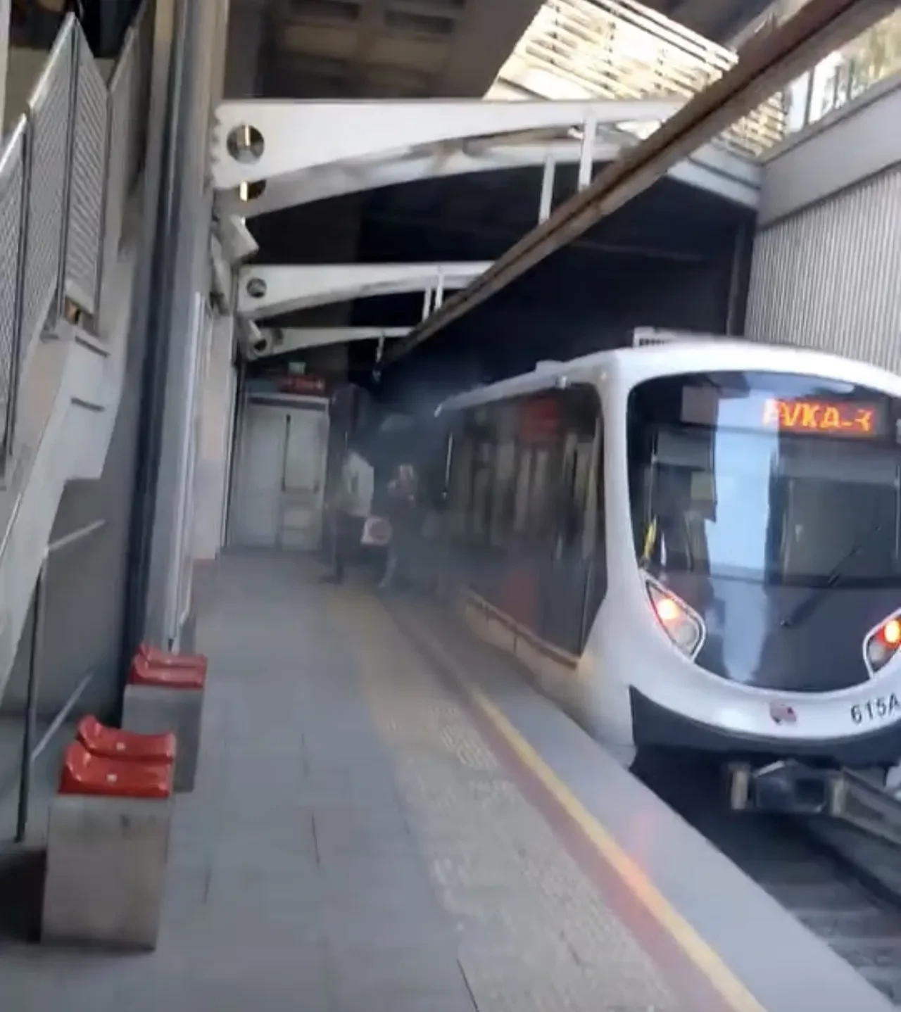 Bornova, Bölge, Sanayi metro kapalı mı, neden? 9 Aralık İzmir metro yangın mı çıktı?