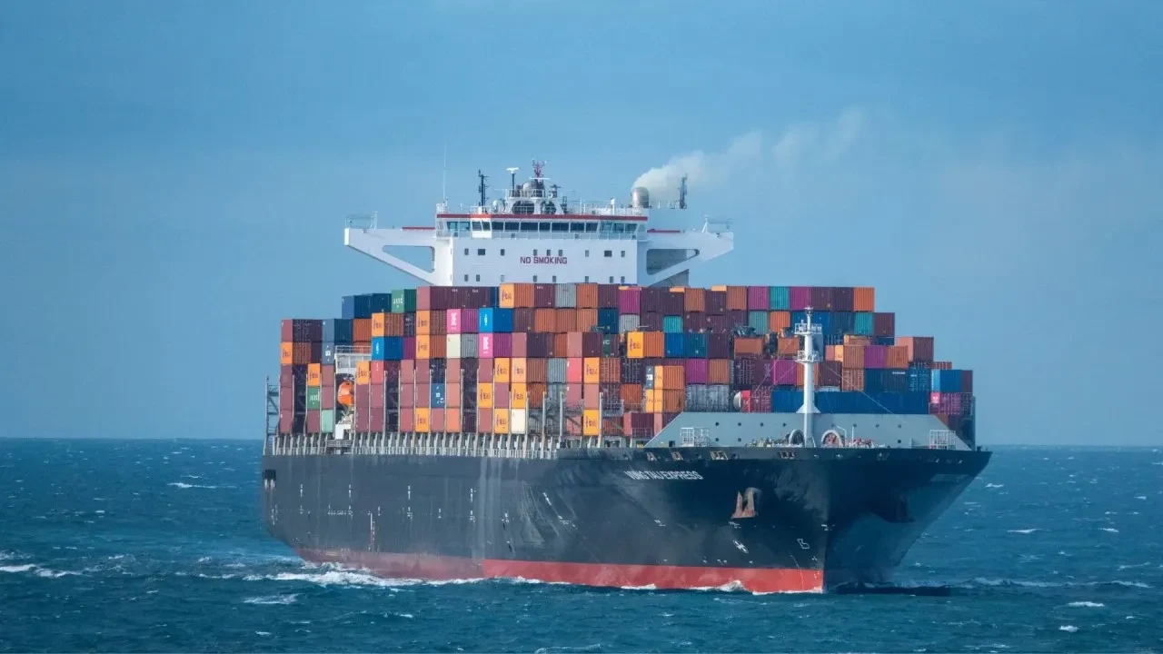 Dünyanın ilk nükleer konteyner gemisi geliyor