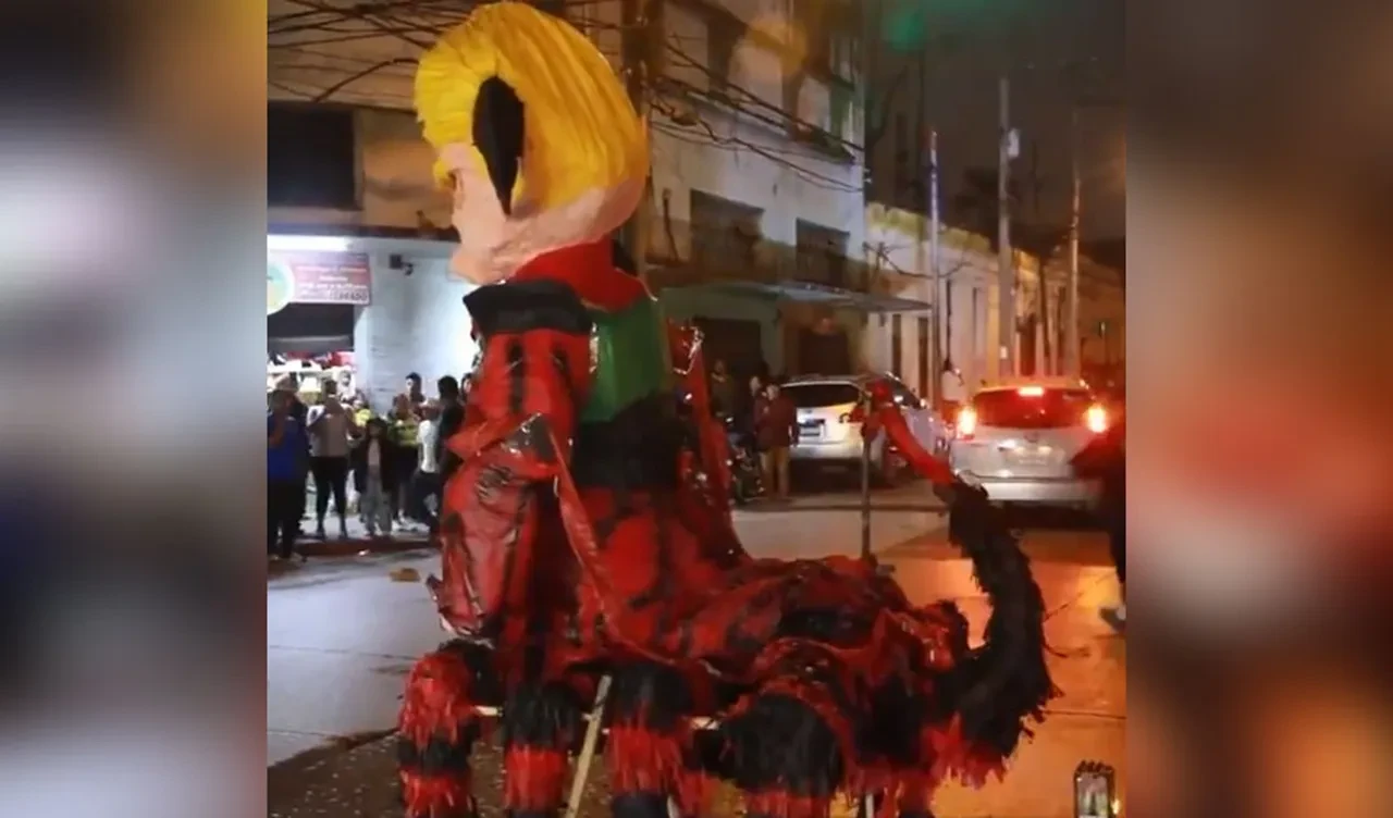 Guatemala'da "Şeytan Ateşi" festivali! Trump ateşe verildi