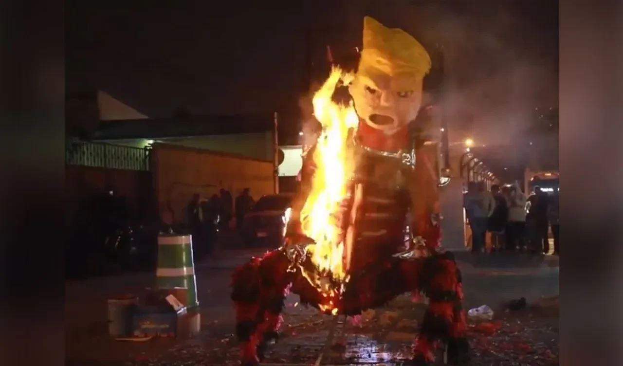 Guatemala'da "Şeytan Ateşi" festivali! Trump ateşe verildi