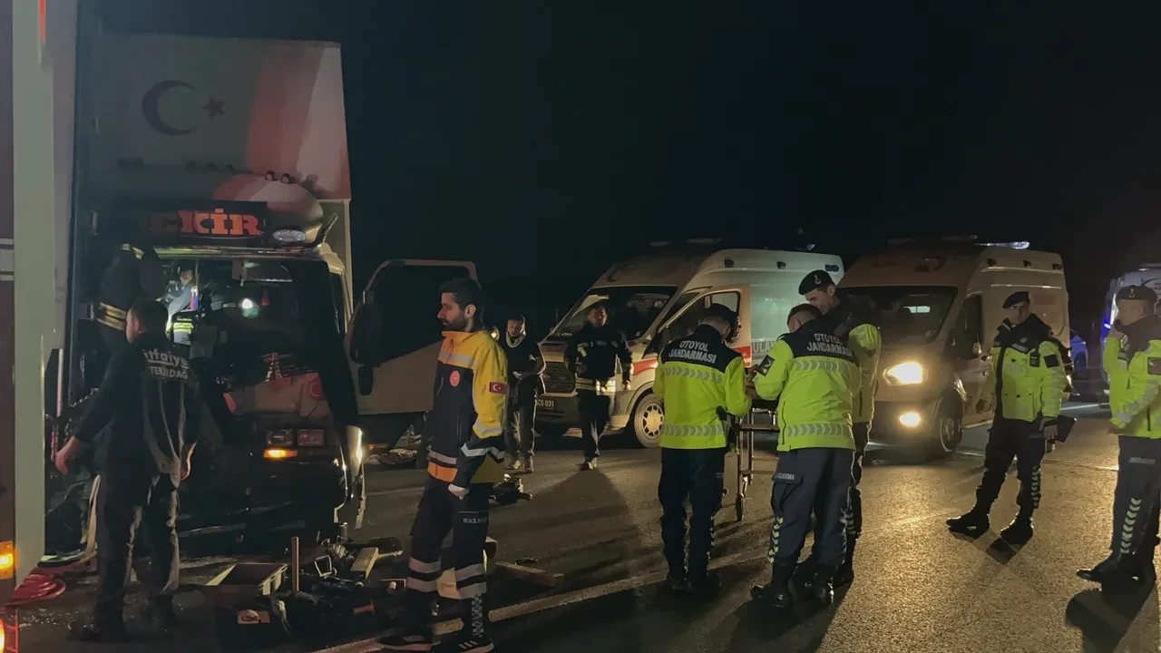 İstanbul TEM Otoyolu'nda zincirleme kaza: 4 yaralı