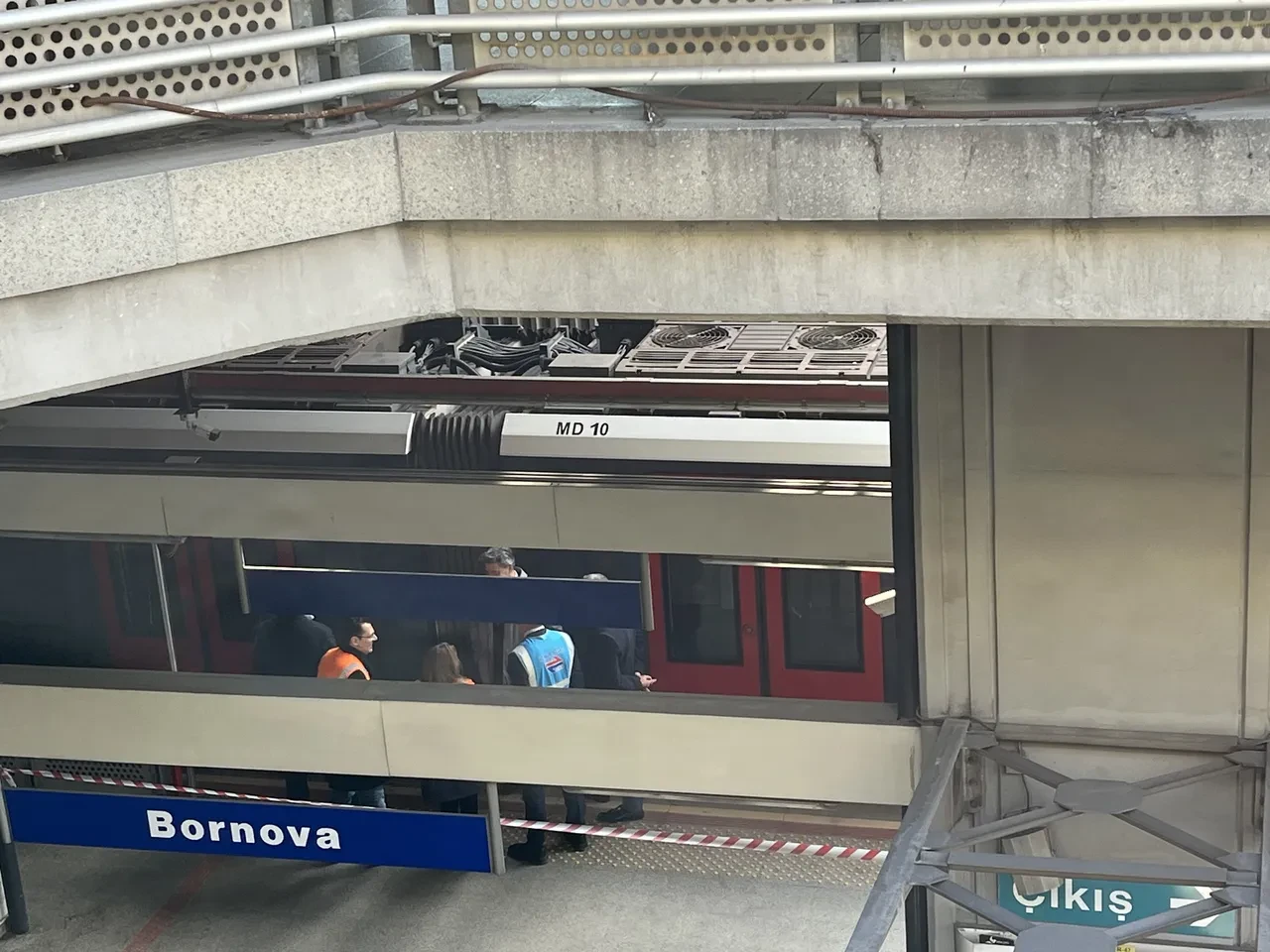 İzmir metrosunda korku dolu anlar! Vagon raydan çıktı
