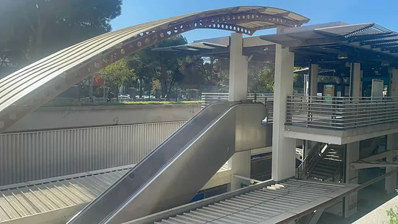 İzmir'de seferler normale döndü mü? Metro raydan çıkmıştı