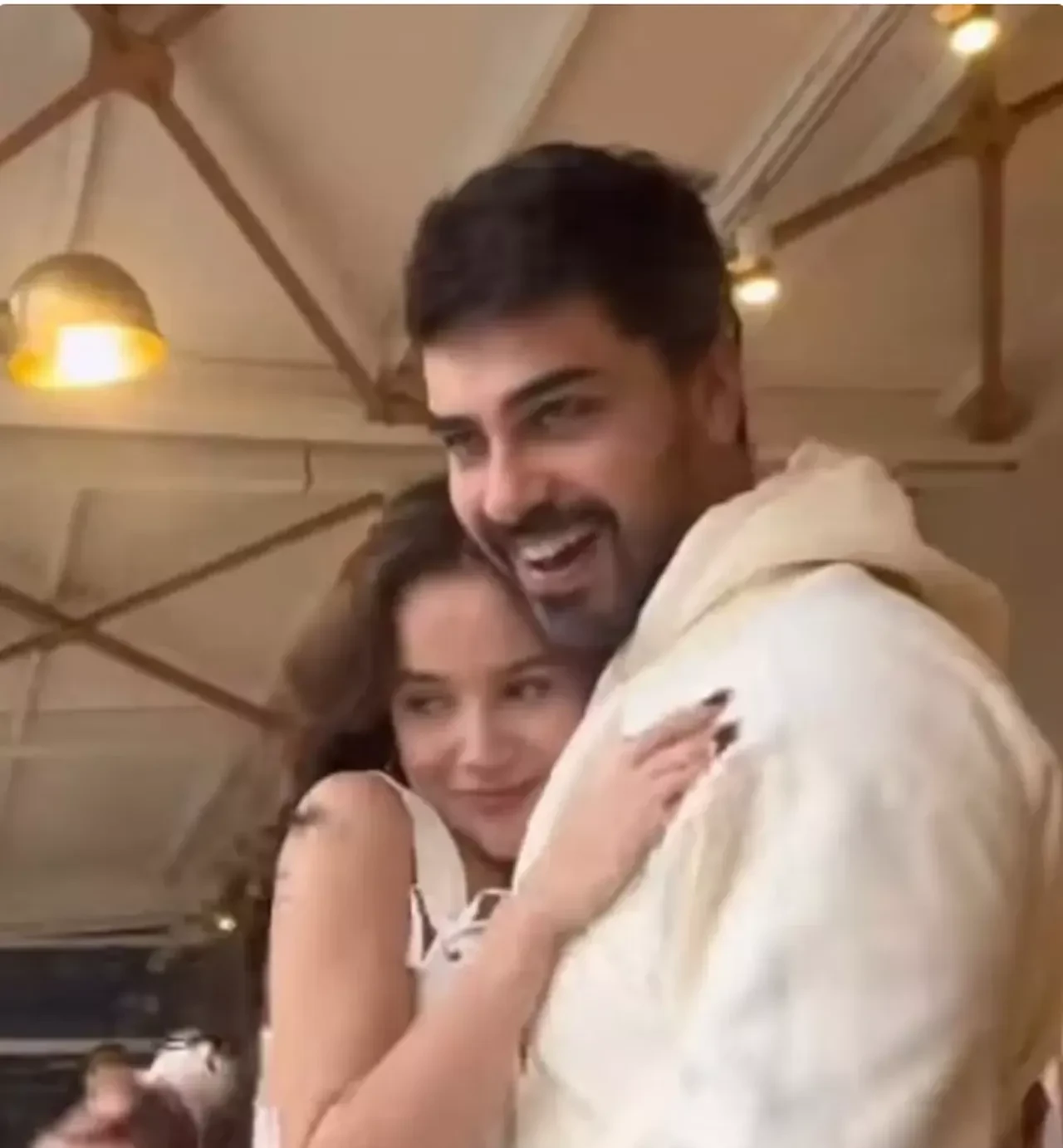 Kan Çiçekleri'nin yıldızı Yağmur Yüksel'den Oktay Ekinci'ye ilanı aşk!