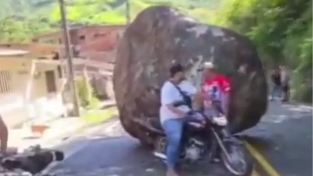 Ölümden kıl payı kurtuldular! Facia anları saniye saniye görüntülendi