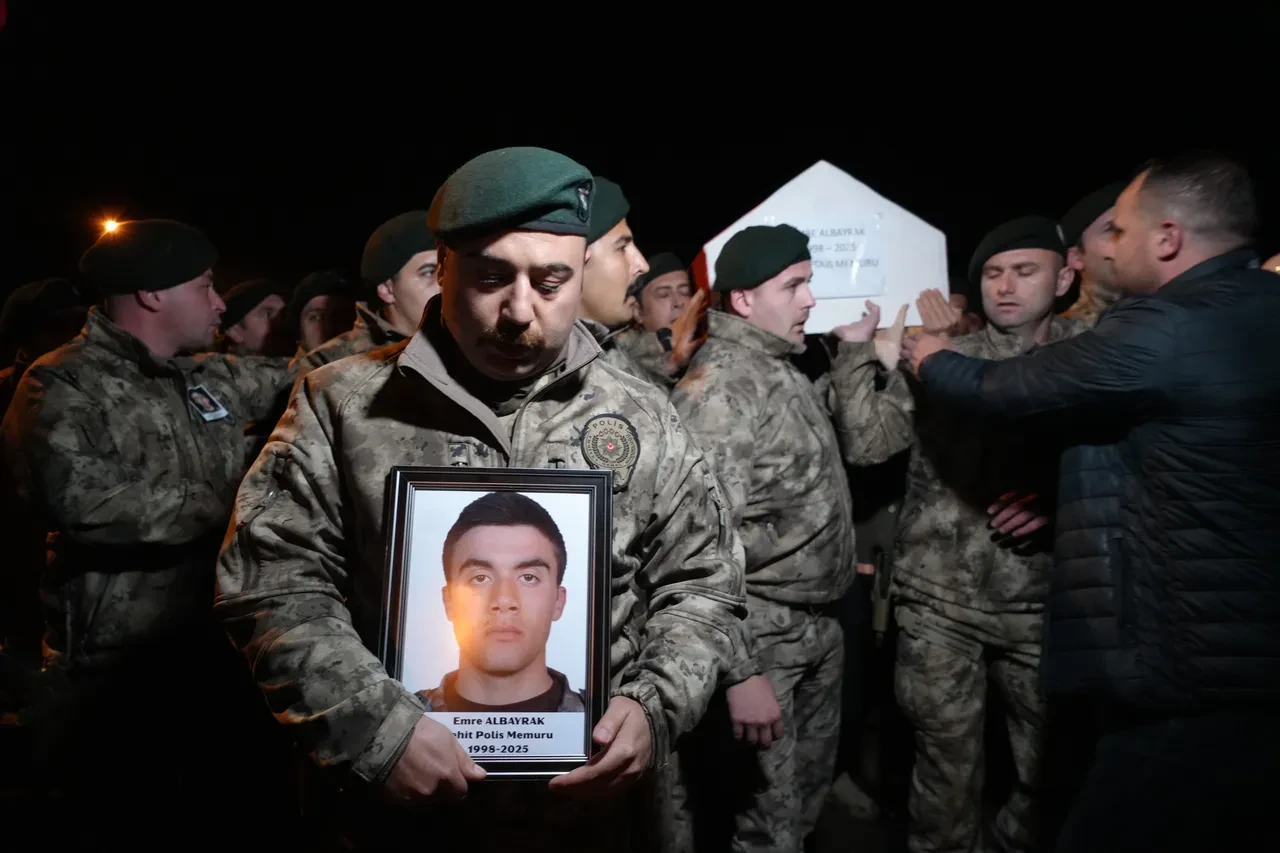 Şehit polis Emre Albayrak'a ağlatan veda