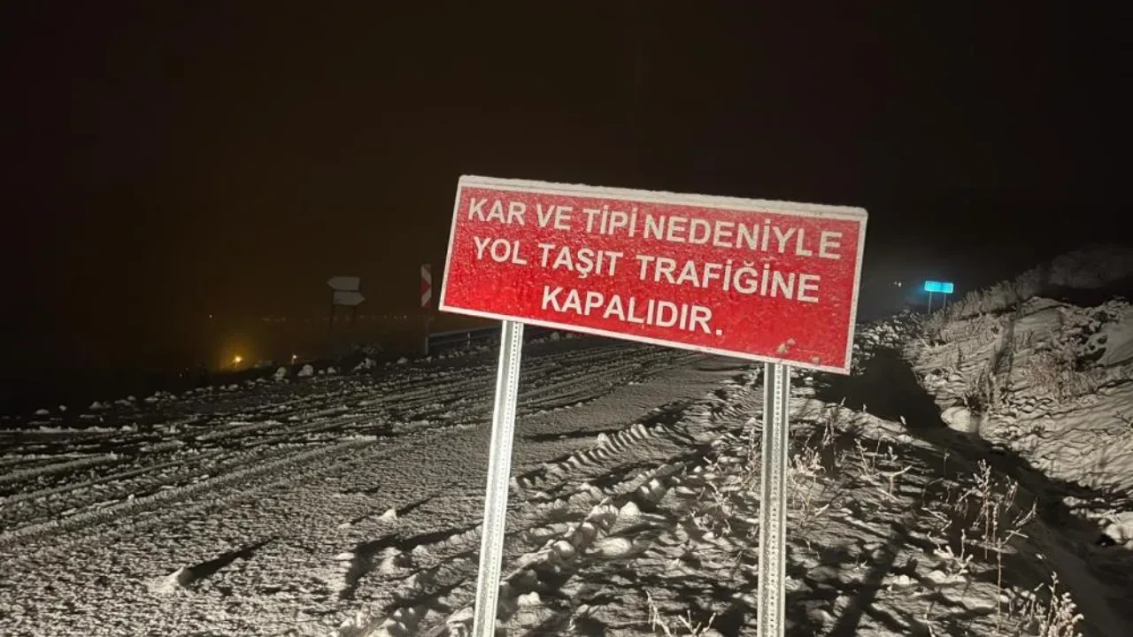 Ardahan'da kar bastırdı, yol 5 ay ulaşıma kapatıldı