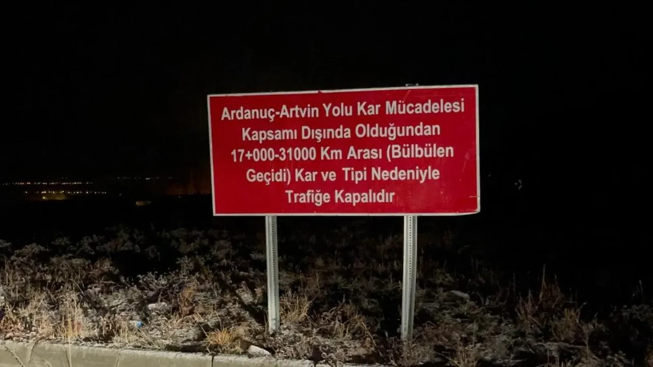 Ardahan'da kar bastırdı, yol 5 ay ulaşıma kapatıldı