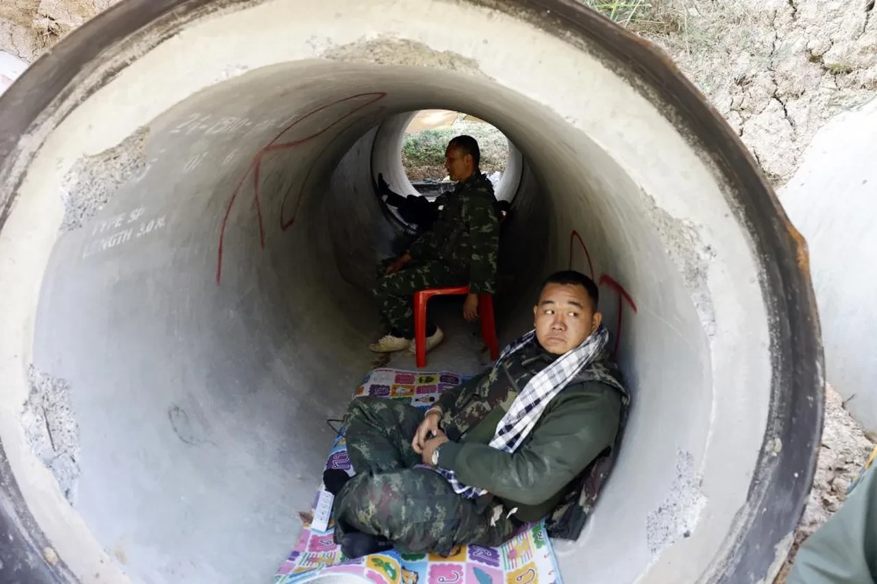 Tayland ve Kamboçya arasındaki çatışmalarda can kaybı arttı: Binlerce kişi tahliye edildi