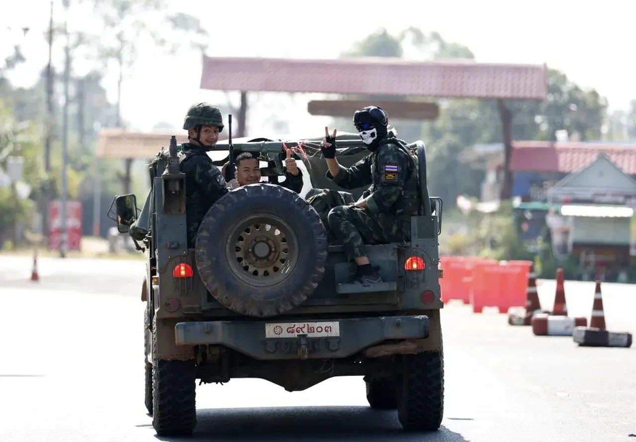 Tayland ve Kamboçya arasındaki çatışmalarda can kaybı arttı: Binlerce kişi tahliye edildi