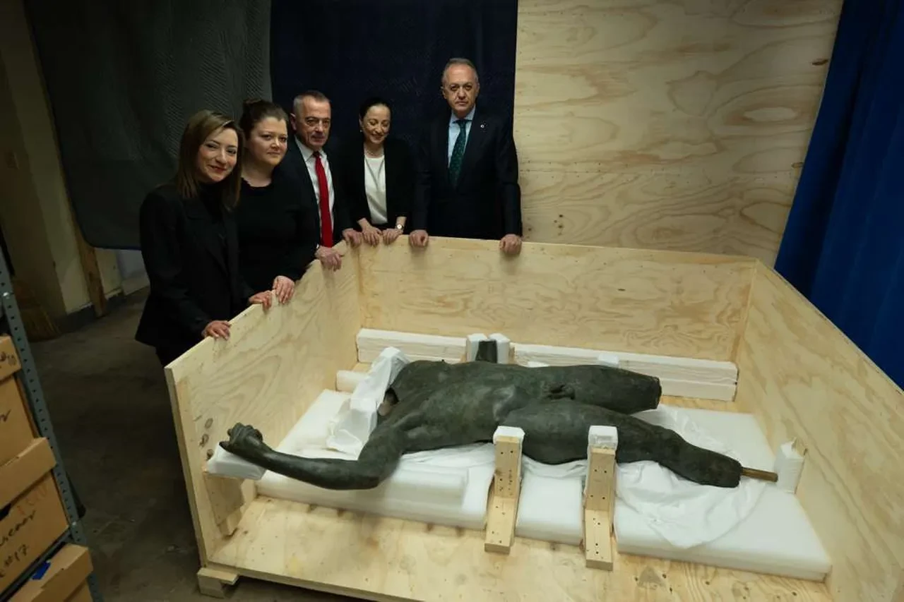 Türkiye, kayıp eserlerin izini sürmeye devam ediyor: Boubon’un kayıp imparatoru ve 28 eser yurtta