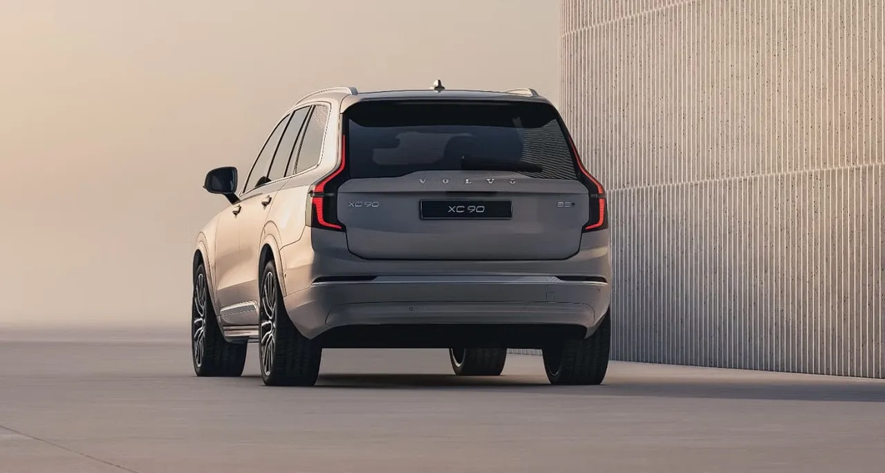 2025 Volvo XC90 arka tasarımı