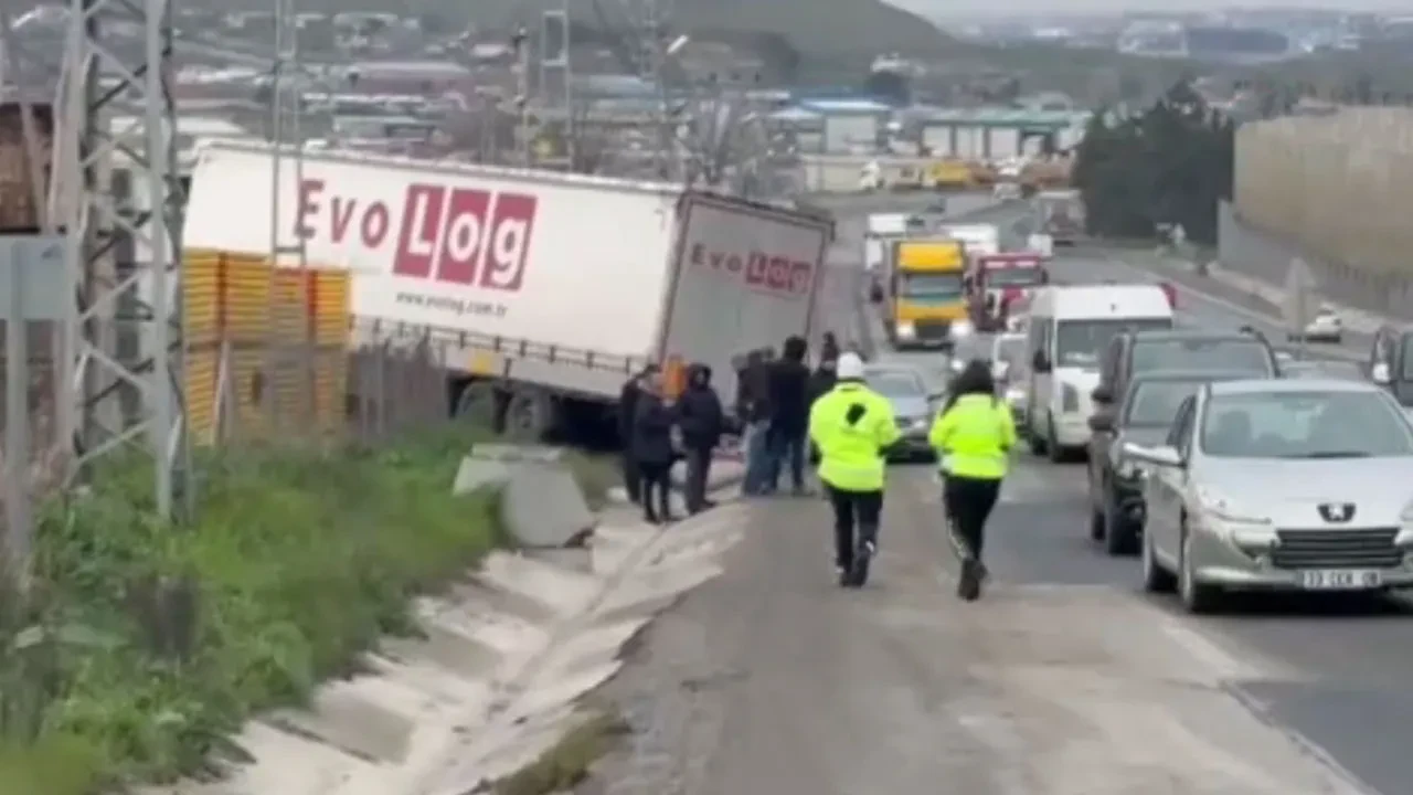 Büyükçekmece'de acı olay! Tırı tamir etmek isteyen sürücü can verdi