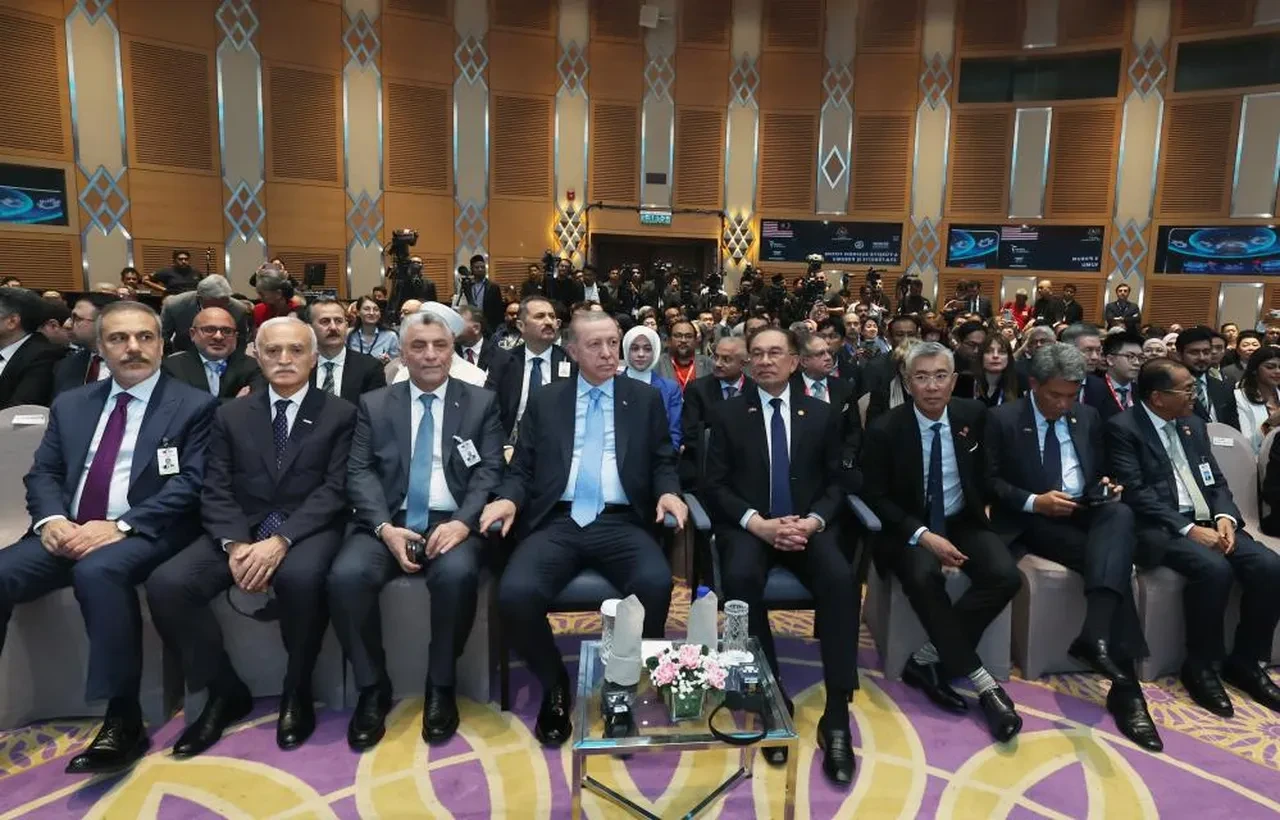 Son dakika | Cumhurbaşkanı Erdoğan'dan Malezyalı yatırımcılara çağrı! 'Türkiye'ye güvenen pişman olmaz'