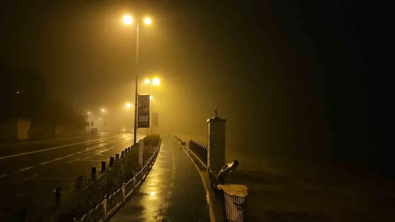 İstanbul’da göz gözü görmüyor: Boğaz trafiği askıya alındı