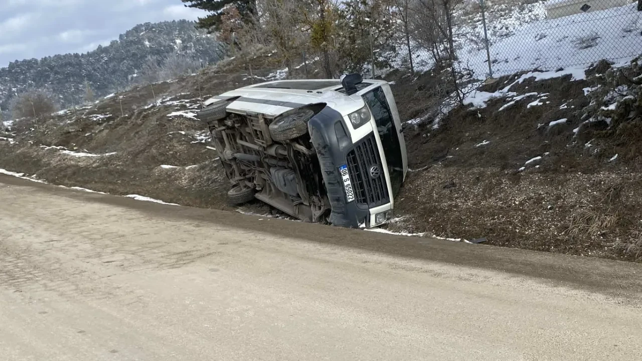 Bolu'da işçi servisi devrildi! Çok sayıda yaralı var