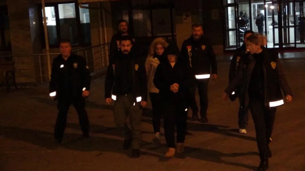 Üfürükçüyüz deyip büyük vurgun yaptılar! Avusturyalı çifti 1.2 milyon TL dolandırdılar