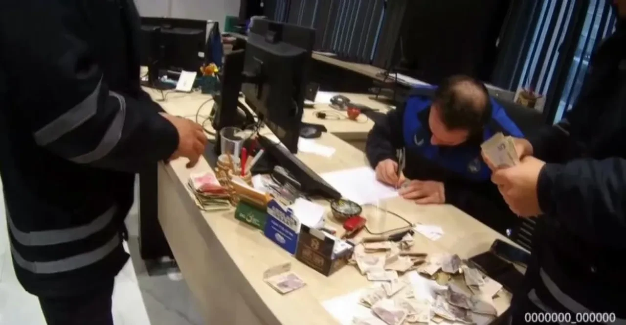 Zabıtayı görünce maraton koşucusuna dönmüştü! Üzerinden çıkan para şaşırttı