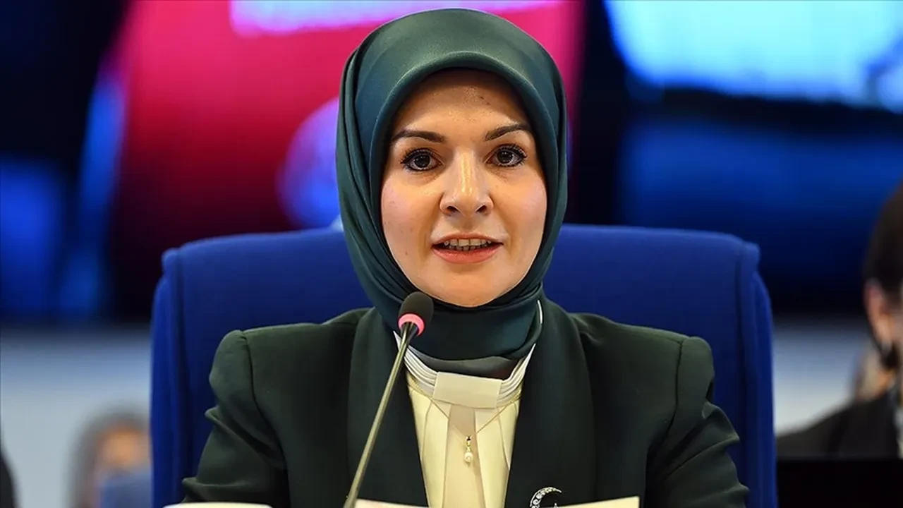 Bakan Göktaş duyurdu! Evde bakım parası hesaplara yatırıldı
